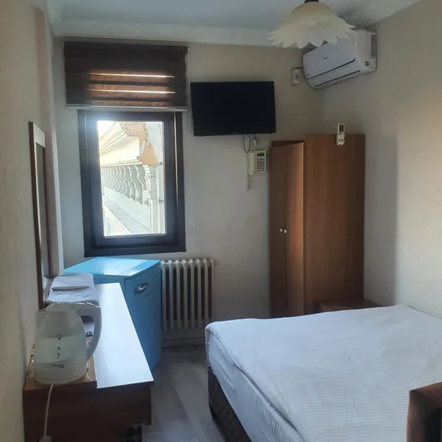 غرفة مفردة، Biter Hotel 6/11