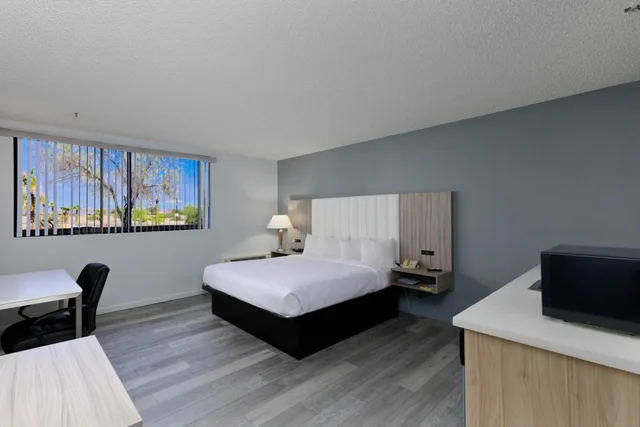 1 King Bed - Non-Smoking, Micfridge، Studio6 Suites Lake Havasu City AZ 5/9