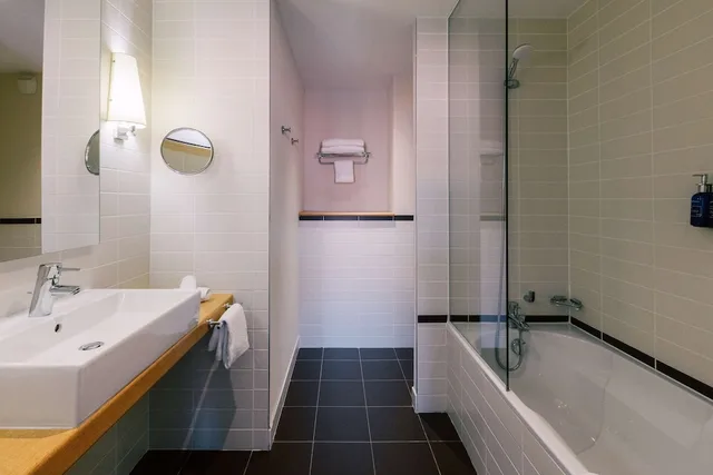غرفة قياسية بسرير كوين بشرفة بإطلالة، Radisson Blu Hotel Toulouse Airport Formerly Radisson Sas 2/3