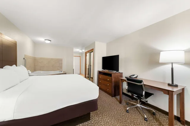 Room, King Bed, Best Western George West Executive Inn 2/7