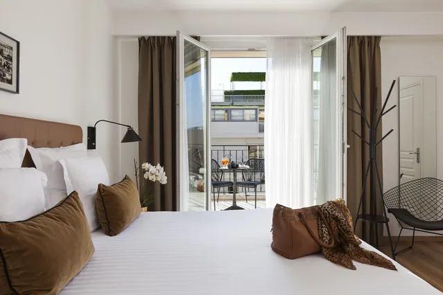 Deluxe, Queen Bed, Hotel Le Soleia 2/7