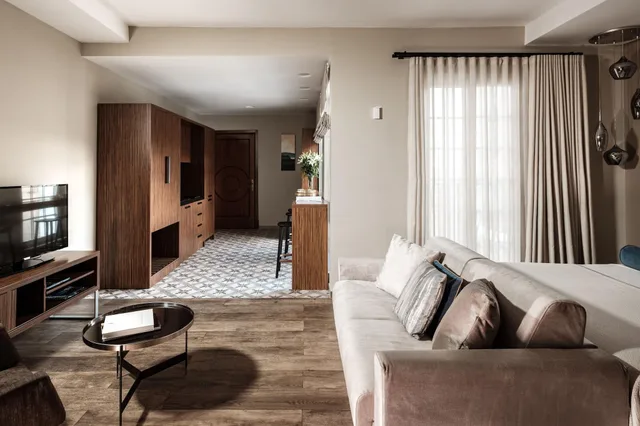 Deluxe, Suite, 1926 Le Parisot Boutique Suites 2/6