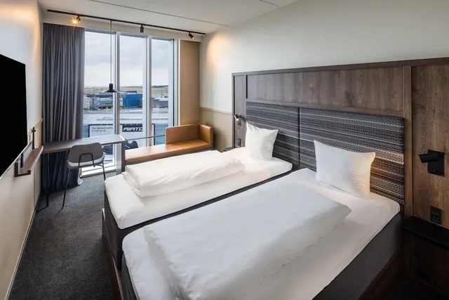 Standard, Twin Beds, Private Bathroom, Comfort Hotel Copenhagen Airport 1/3