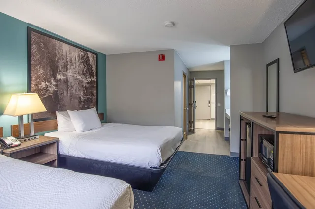 Room, 2 Queen Beds, Accessible, Super 8 By Wyndham Rockford 3/7