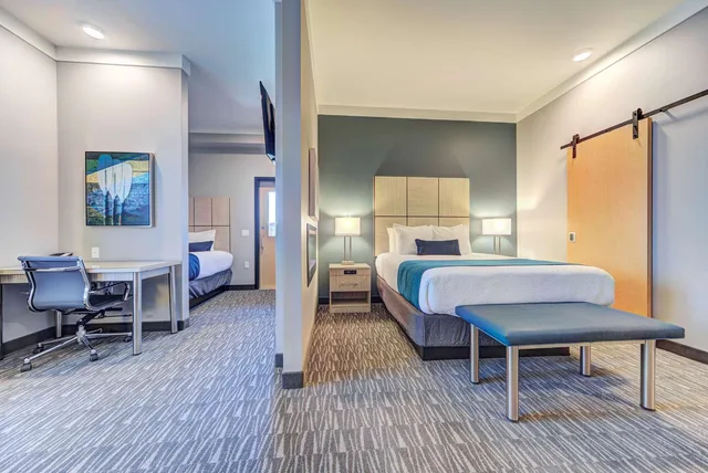 جناح بسرير فردي وسرير كوين بشرفة مع أريكة، Hotel Peppertree Bend, BW Premier Collection 6/7