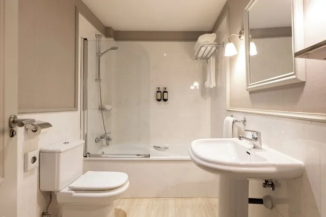 غرفة عائلية بسرير كوين وسريرين منفصلين بغرفتي نوم، HOTEL PAX TORRELODONES 4/5