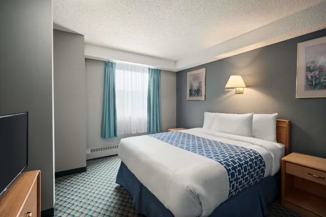 جناح بسرير كوين، Travelodge by Wyndham Edmonton Airport 1/4