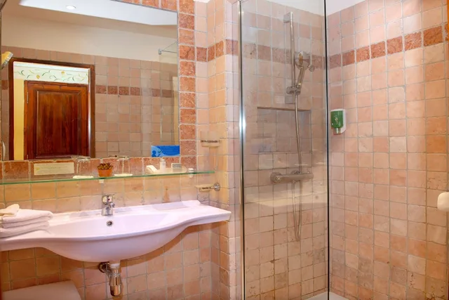 غرفة كومفورت بسرير كينج بإطلالة، La Bastide du Calalou Hotel Spa, BW Premier Collection 6/7