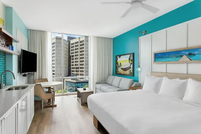 جناح استوديو ديلوكس بسرير كينج مع أريكة، Margaritaville Vacation Club - Atlanta 1/6