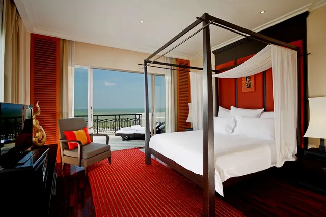 Royal, Ayuthaya, Suite, 1 King and 1 Single Beds, Club Lounge Access، Hilton Hua Hin Resort and SPA 1/3