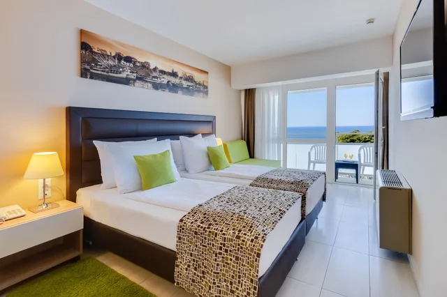 غرفة بريميوم بإطلالة على البحر بشرفة مع سرير سحّاب إضافي، Hotel Pinija 2/9