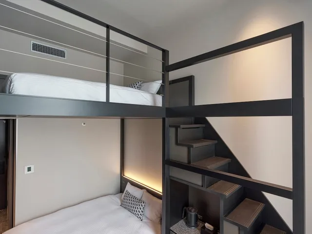 لوفت بسرير كوين، Cross Life Hakata Tenjin 2/4