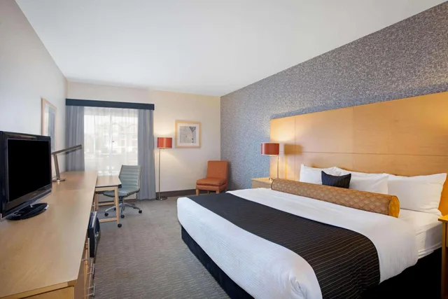 غرفة ديلوكس بسرير كينج، La Quinta Inn & Suites by Wyndham Austin NW/Lakeline Mall 1/7