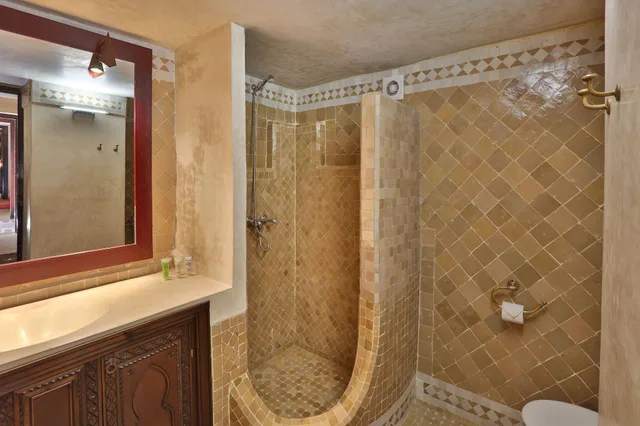 جناح جونيور بسرير كوين مع أريكة، Casa Lalla 9/10