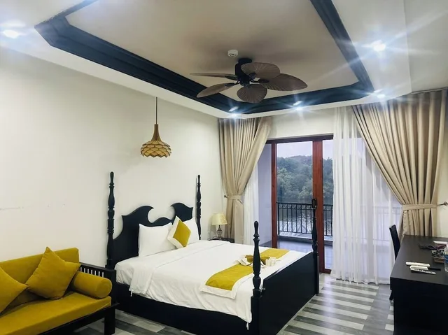 Superior, Twin Beds, Pool Side، Phong Nha Lake House 1/3