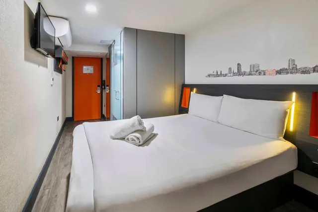 Standard, Double Bed, No Window، easyHotel Leeds City Centre 4/10