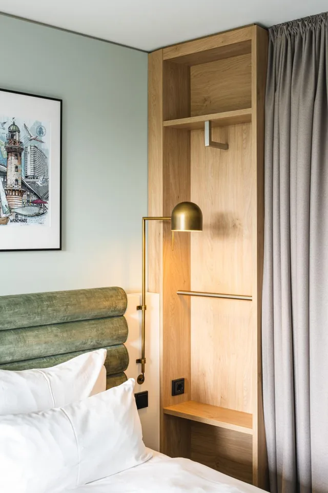 Deluxe, King Bed, Lateral Side Sea View، a-ja Warnemuende. Das Resort 3/7