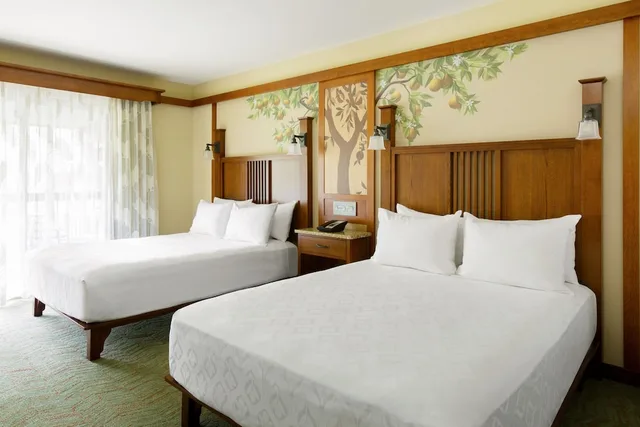 غرفة قياسية بسريرين كوين بإطلالة لذوي الإعاقة، Disney Grand Californian 1/3