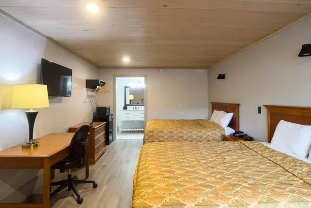 غرفة بسريرين كوين بإطلالة على النهر، Tennessee Mountain Lodge Riverside by OYO 4/7