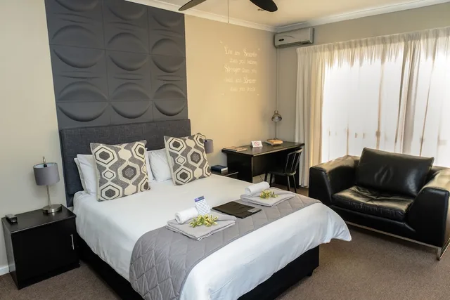 Comfort, Double Bed, Hill View، Plattekloof Premium Lodge 3/10