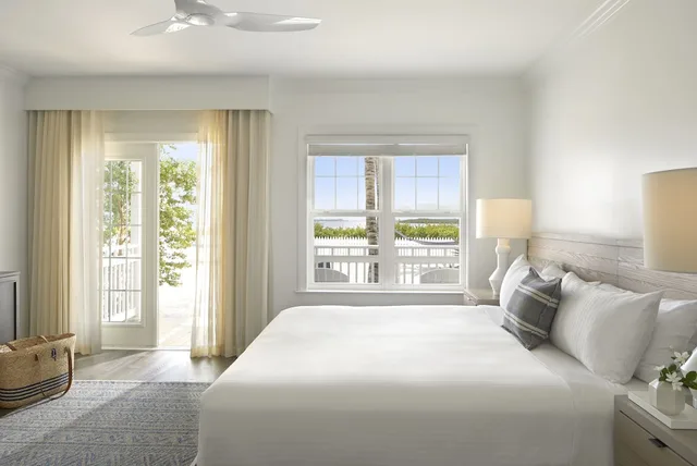 Guest Room, King Bed, Water Front، Parrot Key Hotel & Villas 4/11