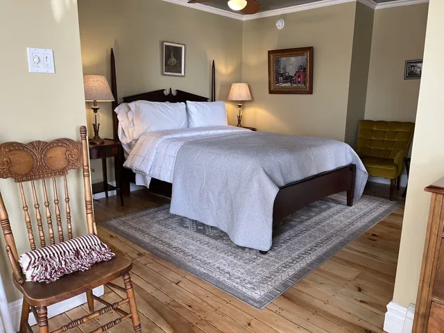 Retreat, Deluxe, Suite, Queen Bed, Surf Side, Sofa، Surfside Inn 10/10