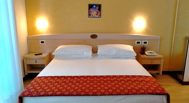 غرفة كومفورت بسرير مزدوج أو سريرين منفصلين بإطلالة جزئية على البحر، Hotel Helios 3/7