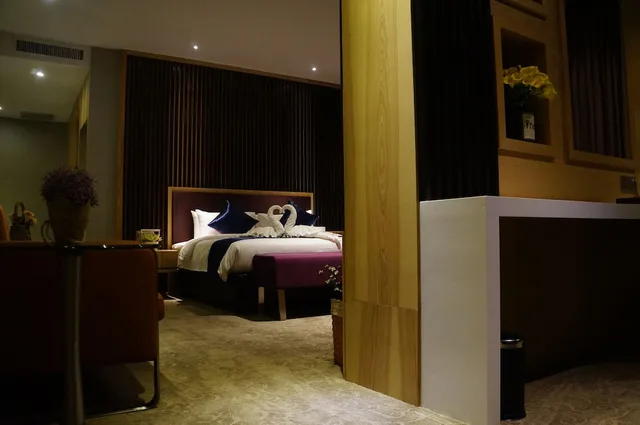 Green, Suite, King Bed، Greens Hotel And Suites 7/7