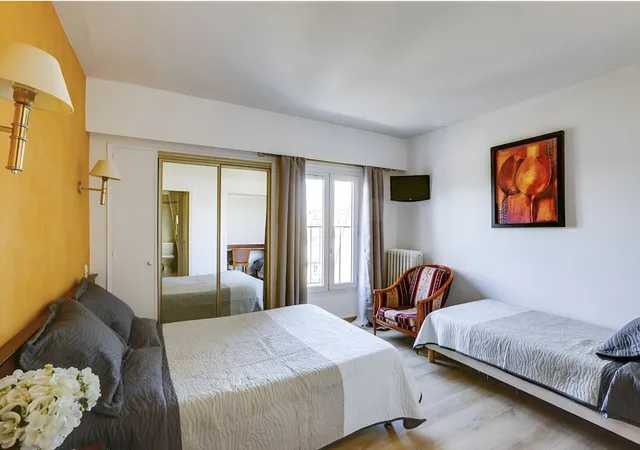 غرفة سوبيريور ثلاثية بسرير مزدوج وسرير فردي، HOTEL DU SQUARE D ANVERS 3/10
