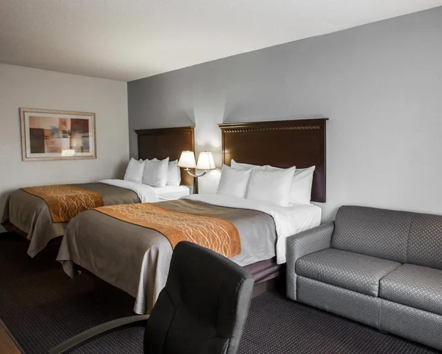 غرفة ديلوكس بسريرين كوين مع أريكة، Comfort Inn and Suites Lumberton Central I-95 3/7