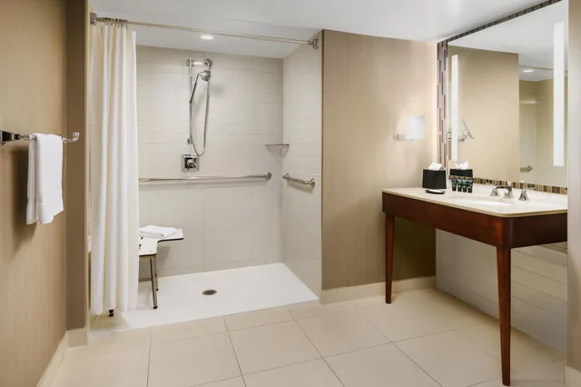 غرفة بسريرين مزدوجين، The Westin Portland Harborview 2/6