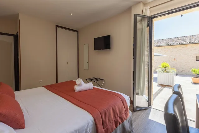 غرفة قياسية بسرير كوين بشرفة، HOTEL L OUSTAL 4/6