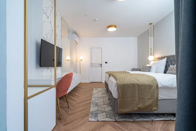 غرفة سوبيريور بسرير كوين مع أريكة، Hotel Aquamarin Budva 1/2