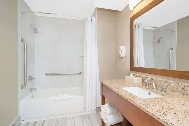 جناح استوديو بسرير كينج لذوي الإعاقة، Ramada By Wyndham Denver International Airport 6/8