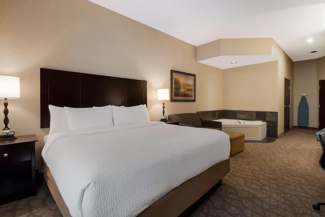 Standard, King Bed, Jetted Tub, Accessible, Best Western University Inn & Suites 2/6