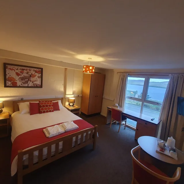 Superior, Queen Bed, Accessible, Brae Hotel 4/5