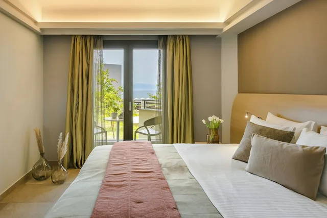غرفة بسرير مزدوج أو سريرين منفصلين بإطلالة جزئية على البحر لذوي الإعاقة، Alas Resort and Spa 1/4