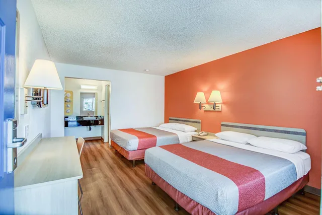 غرفة رباعية، Motel6 Stockton, CA - Charter Way West 2/10