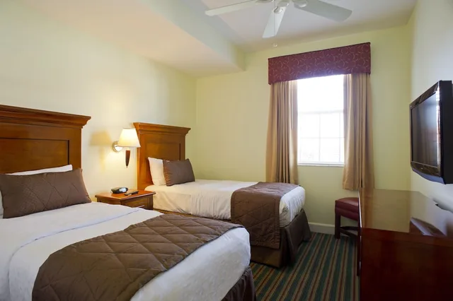 جناح بسريرين منفصلين وسرير كينج بغرفتي نوم مع أريكة، Hilton Vacation Club Grand Beach Orlando 5/16