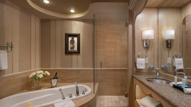 2 Bedrooms, Suite, King and Queen Bed, Sofa, The Royal Kelowna 6/8