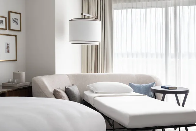 جناح تنفيذي بسرير كينج بغرفة نوم واحدة مع أريكة، The Ritz Carlton Orlando Grande Lakes 2/5