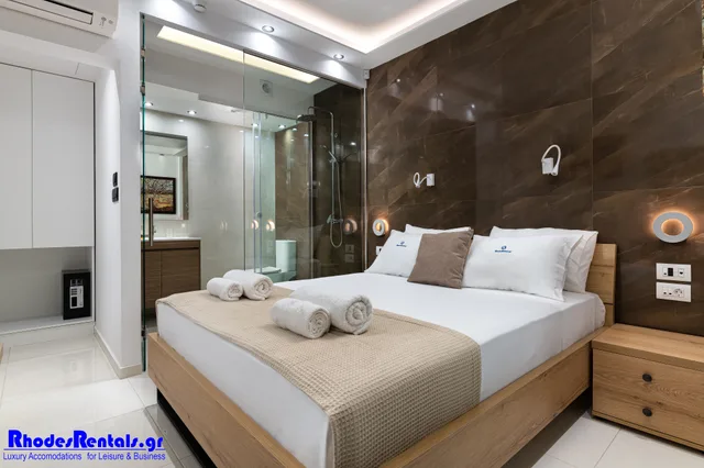3 Bedrooms, Suite, Sea View, Hot Tub, Skyline Suites 3/8