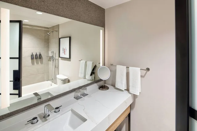 Room, 2 Queen Beds, Accessible, Sheraton Fort Worth Downtown Hotel 2/3