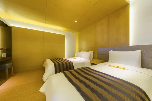 غرفة ديلوكس بسرير مزدوج وسرير فردي بإطلالة على البحر، Stanford Hotel and Resort Jeju 1/1