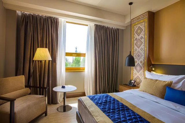 جناح جونيور، Radisson Blu Hotel Yerevan 1/1