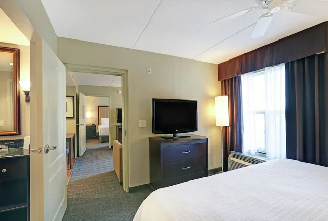 جناح بسرير كينج لذوي الإعاقة، Homewood Suites by Hilton Cambridge-Waterloo, Ontario 1/4