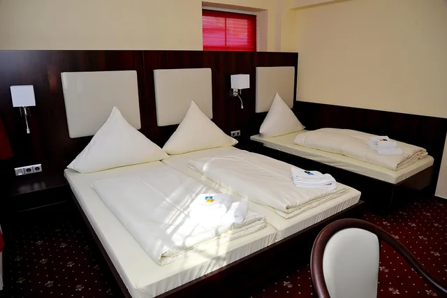 غرفة ثلاثية، Hotel Neugrabener Hof 6/8