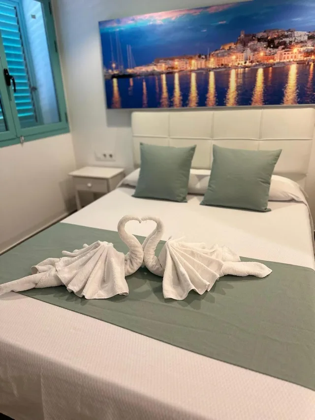 غرفة كلاسيكية بسرير مزدوج، Hostal Sunset Ibiza 1/2