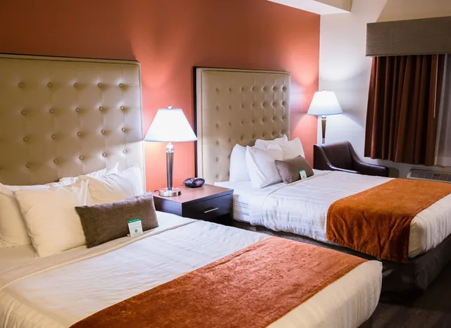 غرفة قياسية بسريرين كوين يُسمح فيها بالحيوانات الأليفة، Best Western Northwest Lodge 6/10