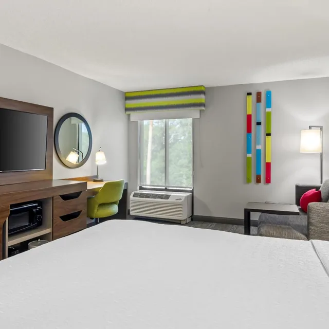 غرفة بسرير كينج بحوض استحمام لذوي الإعاقة، Hampton Inn Jacksonville Ponte Vedra Beach Mayo Clinic Area 6/10